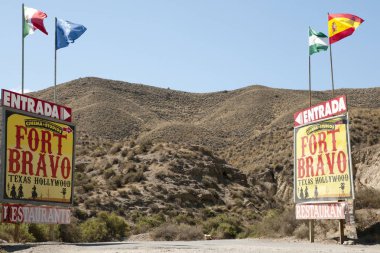 Tabernas, İspanya - 29 Mayıs 2016: Texas Hollywood (Fort Bravo) bir Batı tarzı Tema Parkı ve aynı zamanda eski Batı sahneleri için yer çekimi bir film olan