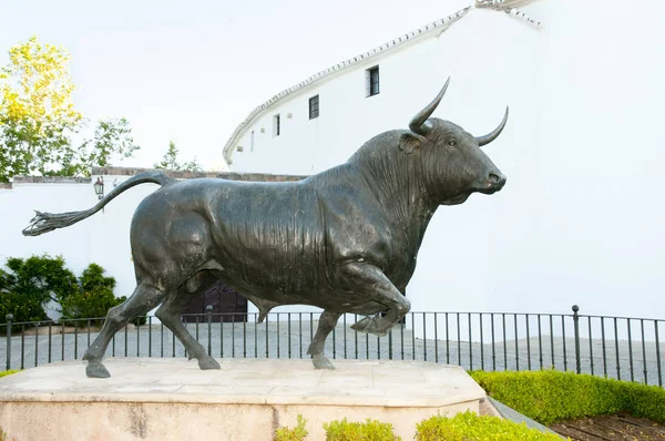 Bull Standbeeld Ronda Spanje — Stockfoto