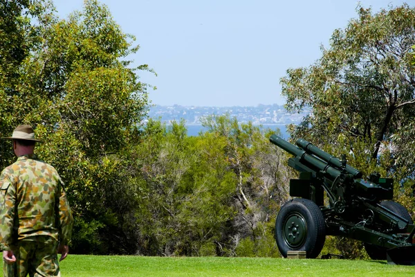 Anma günü silah selamı