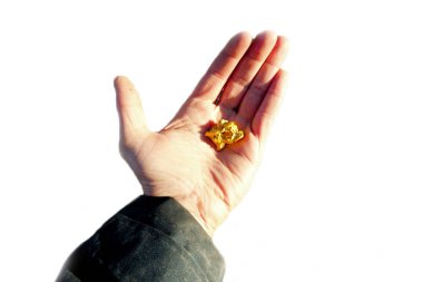 Beyaz arka plan üzerinde orijinal altın Nugget