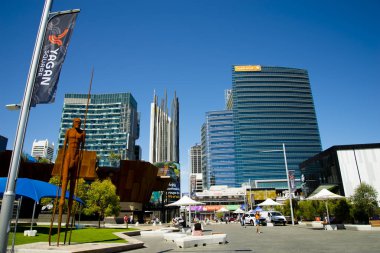 Perth, Avustralya - 2 Mart 2019: Cityscape ticari binalar ve yeni Yagan kare inşa