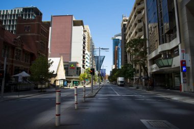 Perth, Avustralya - 2 Mart 2019: St Georges Terrace şehrin ana finans bölgesidir