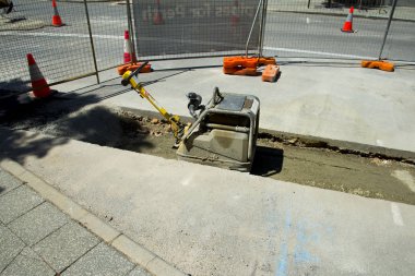 Yol Yapımında Endüstriyel Titreşimli Plaka