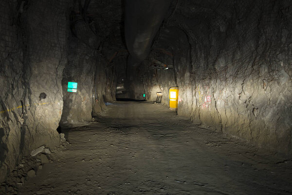 Глубоководный подземный тоннель
