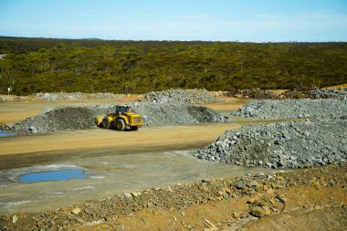 Maden Cevheri Kaya Yığınları