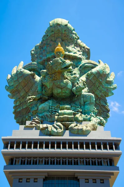 鹰航威斯努肯卡纳雕像 巴厘岛 印度尼西亚 — 图库照片