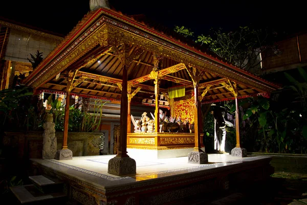 传统巴厘装饰建筑 印度尼西亚 — 图库照片