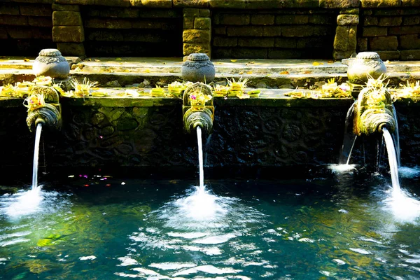 提尔塔恩普尔神庙的仪式净化浴场 巴厘岛 印度尼西亚 — 图库照片