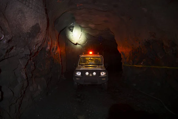 地下采矿隧道内的车辆 — 图库照片