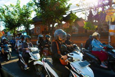 Bali 'de Moped Taşımacılık - Endonezya