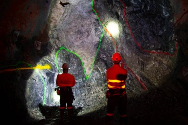 Yeraltı Madencileri Ore Tünelinde