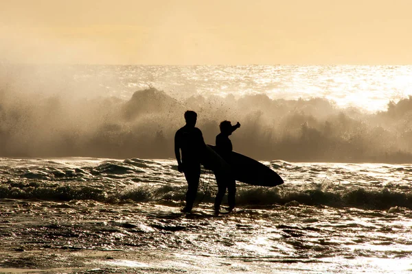 Silueta Surfistas Océano — Foto de Stock