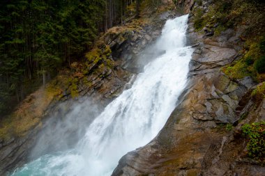 Yüksek Tauern Ulusal Parkı 'ndaki Krimmml Şelaleleri - Avusturya