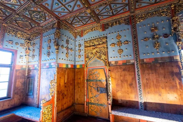 Mavi Boyalı Ahşap Tavan