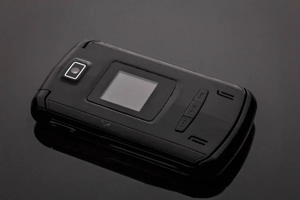 Velho Telefone Celular Batido Arranhado Fundo Cinza Com Reflexão — Fotografia de Stock