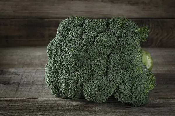 Fresh Broccoli Wooden Background Green — Stock Photo, Image