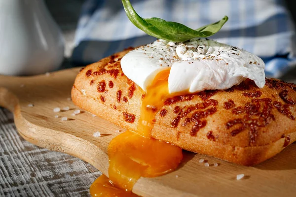 Poached egg on a slice of bread — Stock Photo, Image