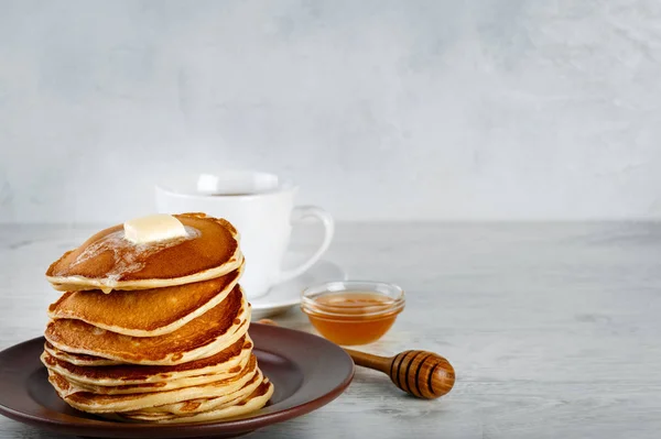 Stack of pancakes in a plate on the table — Stock Photo, Image