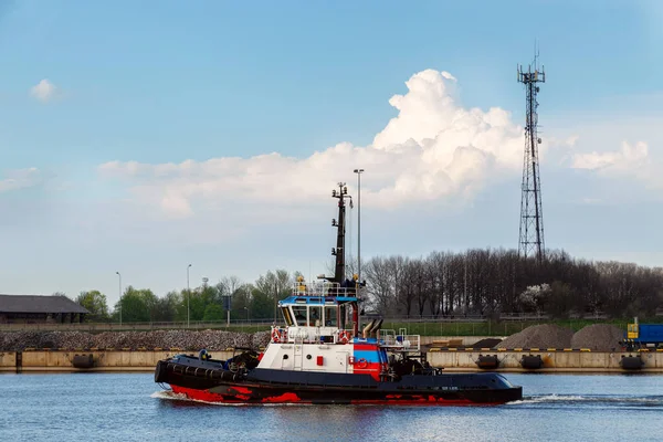 Pilot boat on the river — Stock Photo, Image