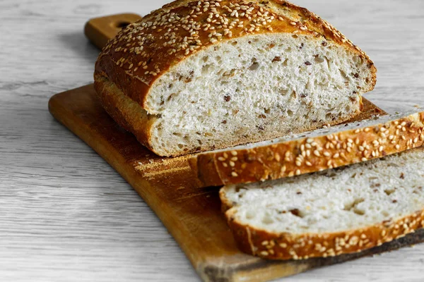 Chleb na pokładzie cięcia — Zdjęcie stockowe