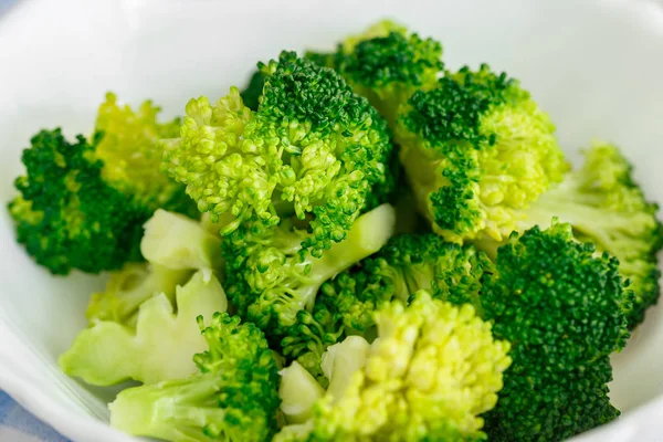 Broccoli florets in a bowl — Stock Photo, Image