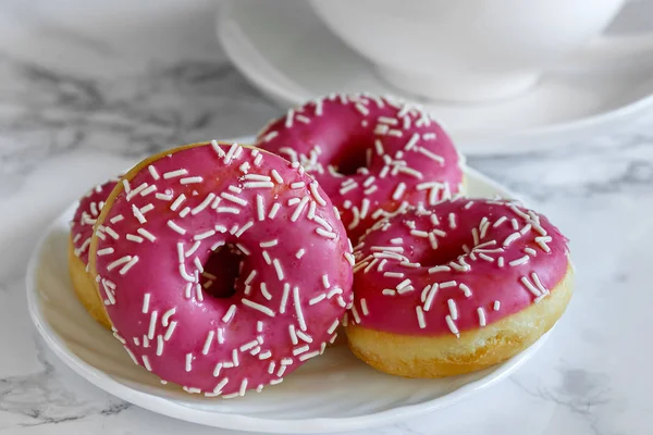 Donaltsa donuts with pink icing — Stock Photo, Image