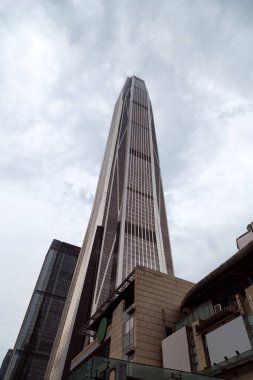 Shenzhen Gökdelenler, Çin bulutlu bir akşam gökyüzüne karşı