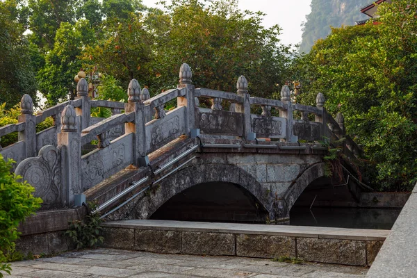 Puente de piedra vintage — Foto de Stock