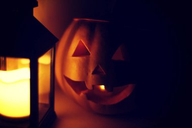 Cadılar Bayramı Balkabağı ve dekor. Fotoğraf tarzı Instagram filtreleri tonda 