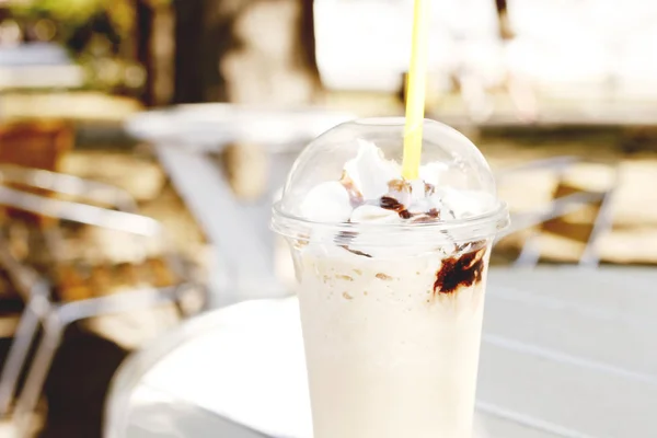 Tatlı Kahve Sütlü Krema Çikolata Park Gündüz Adlı Tabloda Bulunan — Stok fotoğraf