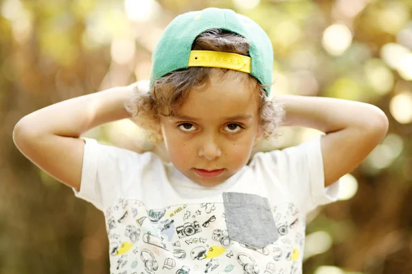 Drôle Enfant Chapeau Petit Garçon Mode Enfant Élégant Dans Parc — Photo