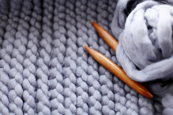 Closeup Grey Knitted Pattern Knitting Needles — Stock Photo, Image