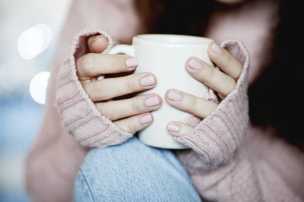 Closeup Portret Van Schoonheid Brunette Vrouw Draagt Spijkerbroek Winter Trui — Stockfoto