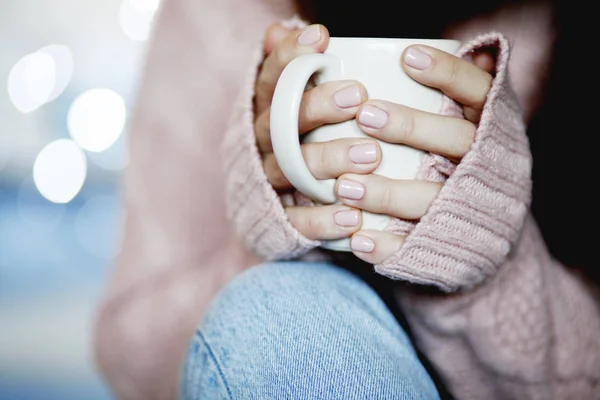 Closeup Portret Van Schoonheid Brunette Vrouw Draagt Spijkerbroek Winter Trui — Stockfoto