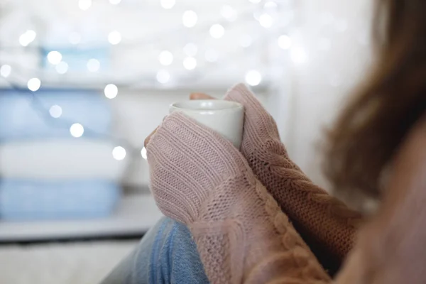 Closeup Portret Van Schoonheid Brunette Vrouw Draagt Spijkerbroek Winter Trui — Stockfoto