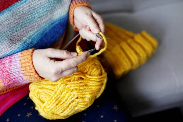 Cropped Shot Young Woman Winter Clothes Holding Yarn Hands — Stock Photo, Image