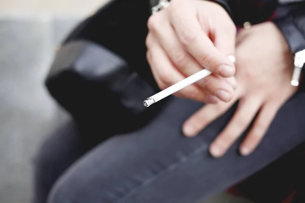 Hand Van Het Roken Meisje Close Weergeven — Stockfoto