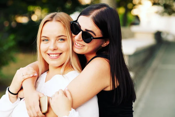 Bonnes Jeunes Femmes Plein Air — Photo