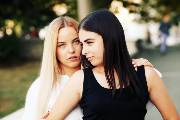 Bonnes Jeunes Femmes Plein Air — Photo