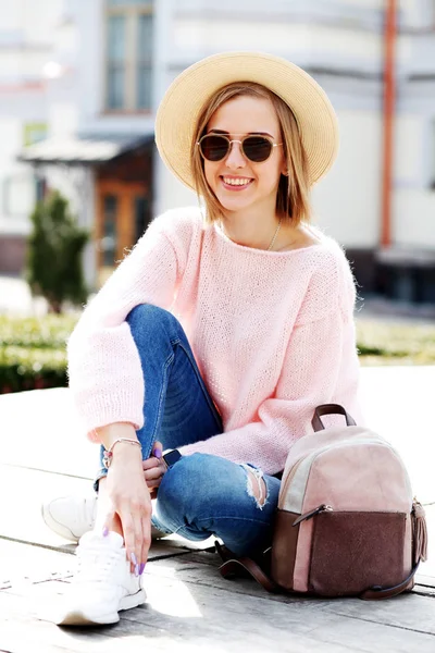 Young Stylish Woman Walking Spring City Hipster Outfit Oversize Pink — Stock Photo, Image