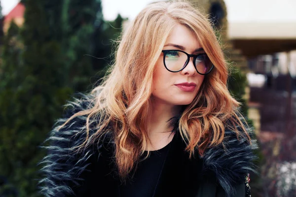 Winter Portret Van Een Mooie Blonde — Stockfoto
