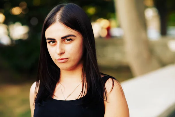 Bela Jovem Estudante Hipster Menina Com Cabelo Liso Saudável Vestindo — Fotografia de Stock