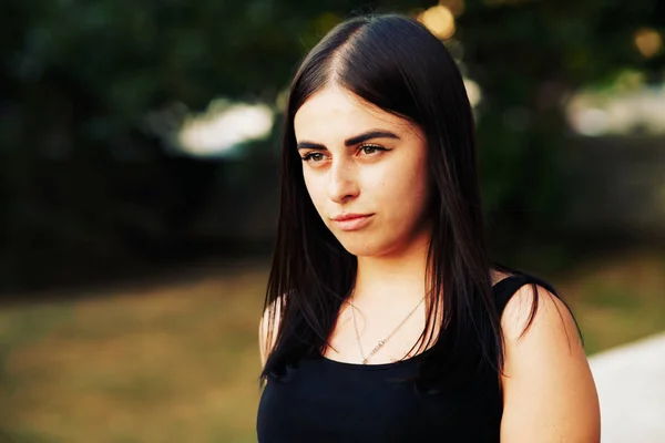 Bela Jovem Estudante Hipster Menina Com Cabelo Liso Saudável Vestindo — Fotografia de Stock