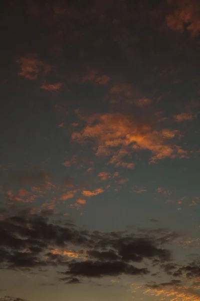 Красивое Драматичное Закатное Небо Облаками — стоковое фото