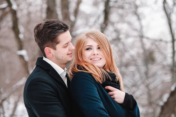 Retrato Moda Livre Jovem Casal Sensual Inverno Frio Tempo — Fotografia de Stock