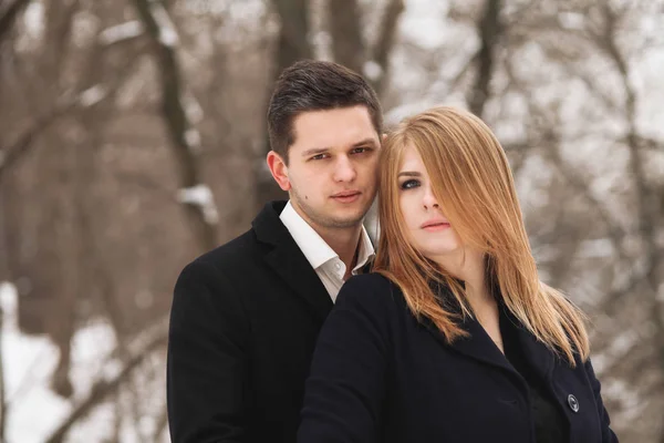 Retrato Moda Livre Jovem Casal Sensual Inverno Frio Tempo — Fotografia de Stock