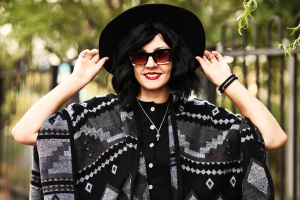 Beautiful Girl Black Hat Sunglasses Posing Park — Stock Photo, Image