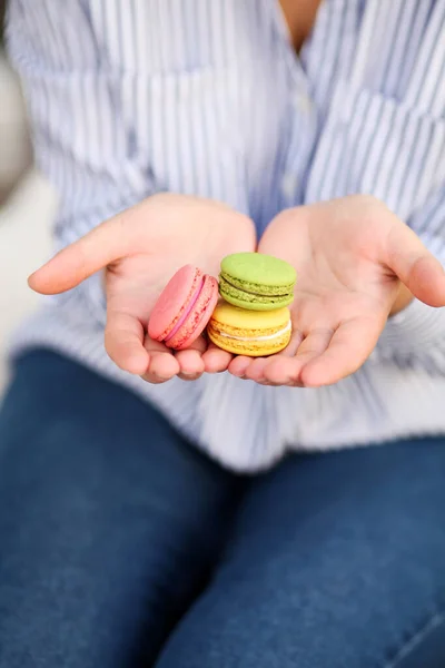 Woman Holding Macaroons Hands — Stock Photo, Image