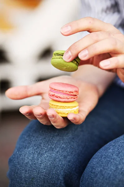 Woman Holding Macaroons Hands — Stock Photo, Image