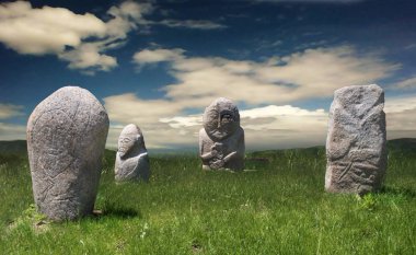 Göçebelerin antik dünyasından taş bir mezar taşı. Anıtın orijinal adı - 